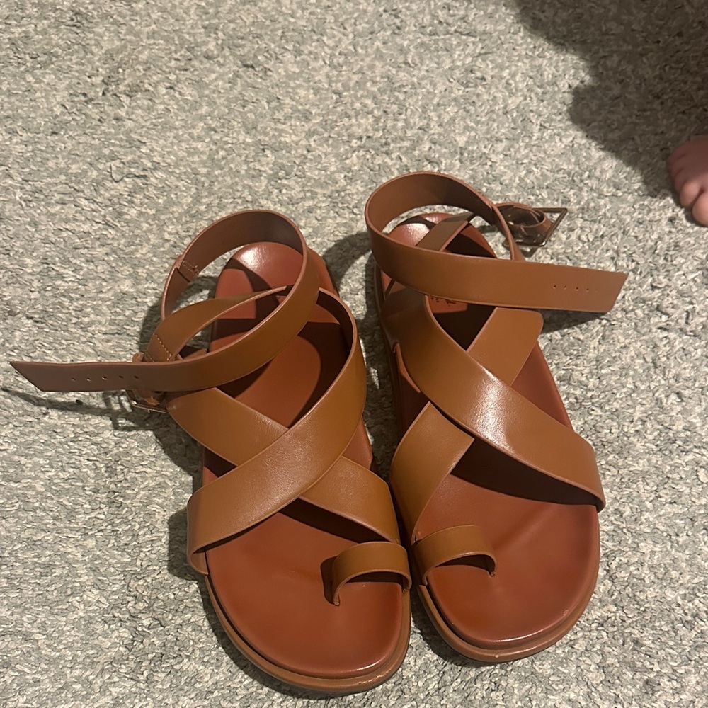 Universal Thread Tan Brown Crisscross Ankle-Strap Sandals